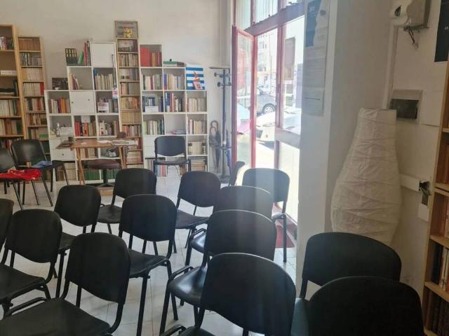 Locale Commerciale in vendita a Puglia, Taranto
