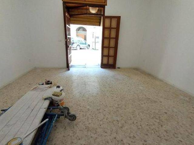 Locale Commerciale in vendita a Puglia, Taranto