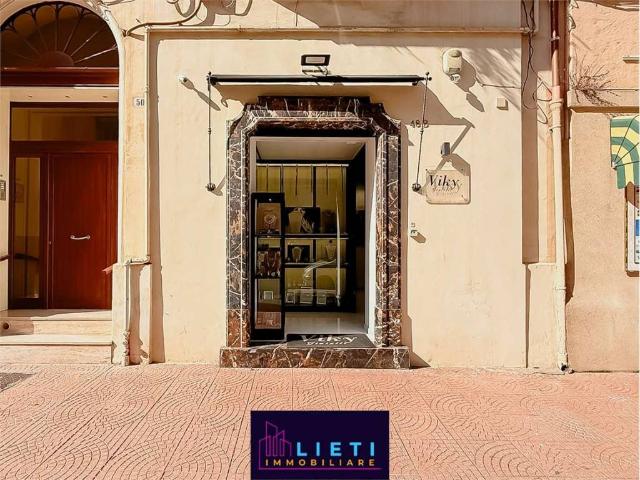 Locale Commerciale in vendita a Puglia, Taranto