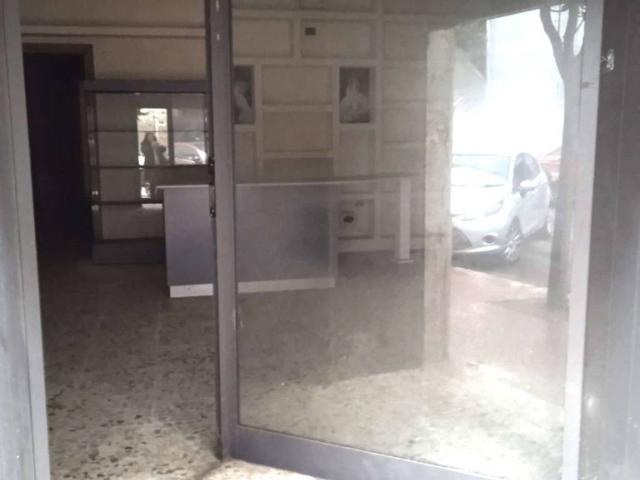 Locale Commerciale in vendita a Puglia, Taranto