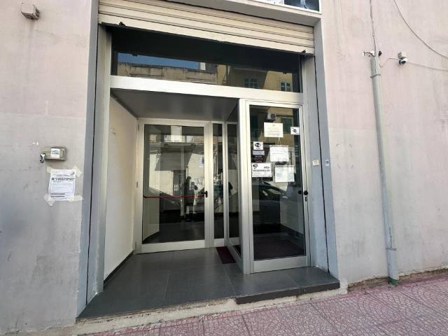 Locale Commerciale in vendita a Puglia, Taranto