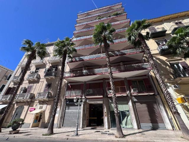 Locale Commerciale in vendita a Puglia, Taranto
