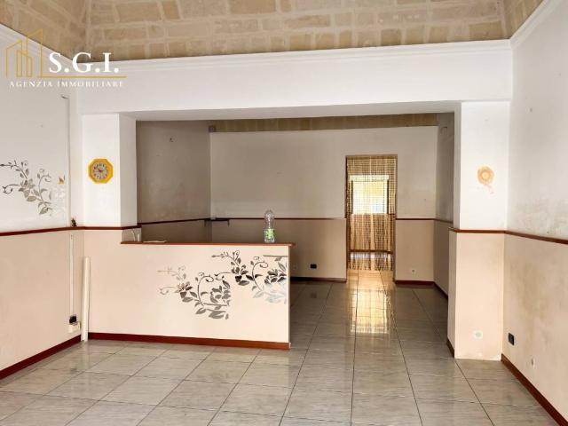 Locale Commerciale in vendita a Puglia, Taranto
