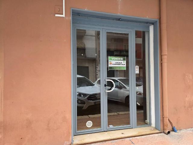 Locale Commerciale in vendita a Puglia, Taranto