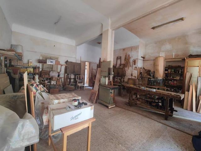 Locale Commerciale in vendita a Puglia, Taranto