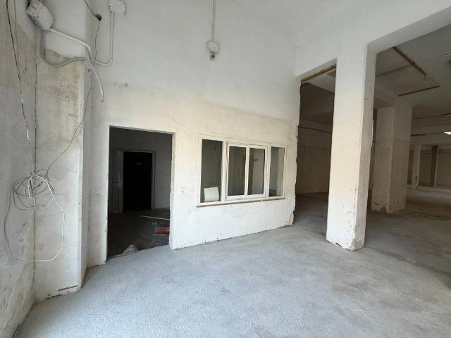 Locale Commerciale in vendita a Puglia, Taranto