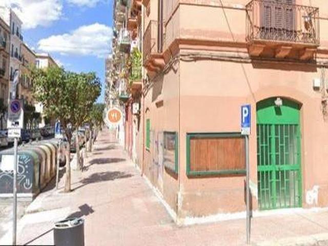 Locale Commerciale in vendita a Puglia, Taranto