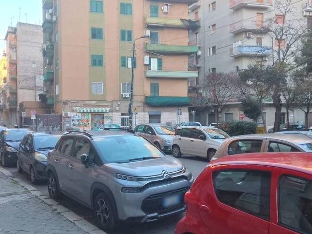 Locale Commerciale in vendita a Puglia, Taranto