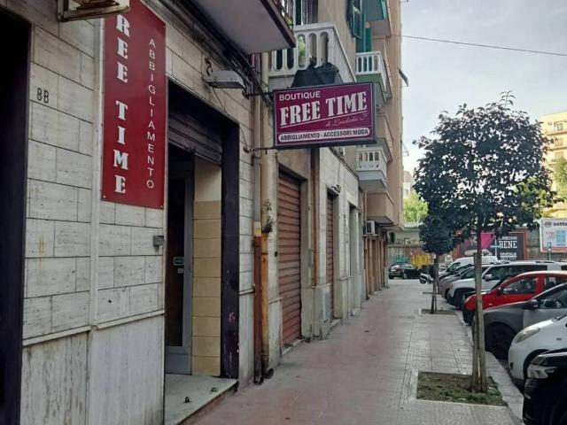 Locale Commerciale in vendita a Puglia, Taranto