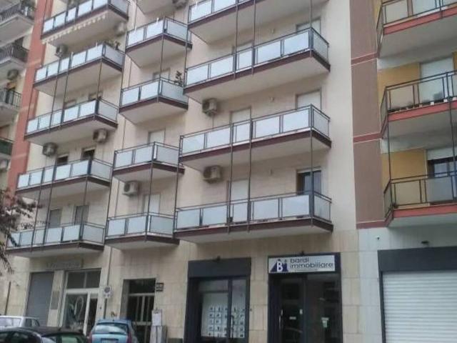 Locale Commerciale in vendita a Puglia, Taranto