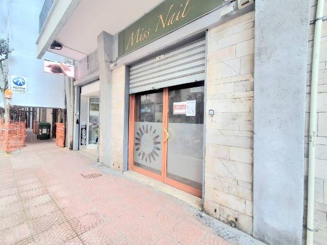 Locale Commerciale in vendita a Puglia, Taranto