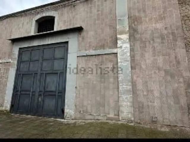 Locale Commerciale in vendita a Puglia, Taranto