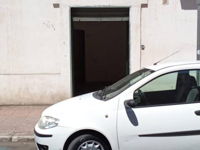 Locale Commerciale in vendita a Puglia, Taranto