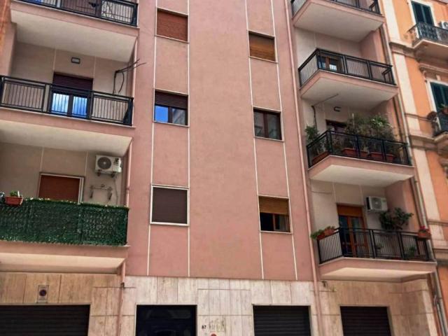 Locale Commerciale in vendita a Puglia, Taranto