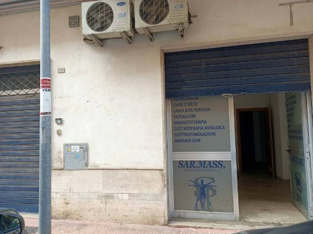 Locale Commerciale in vendita a Puglia, Taranto