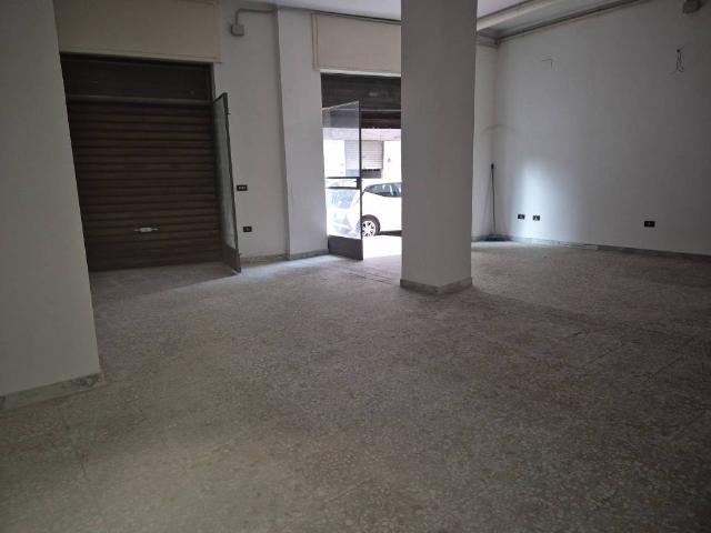Locale Commerciale in vendita a Puglia, Taranto