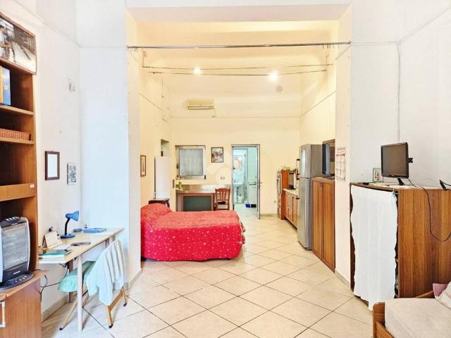 Locale Commerciale in vendita a Puglia, Taranto