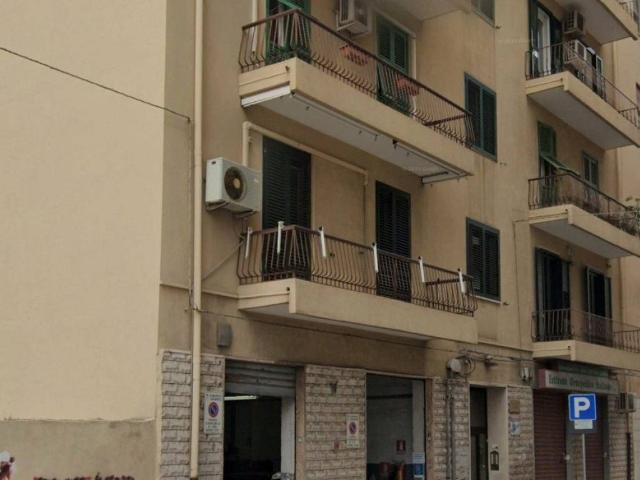 Locale Commerciale in vendita a Puglia, Taranto
