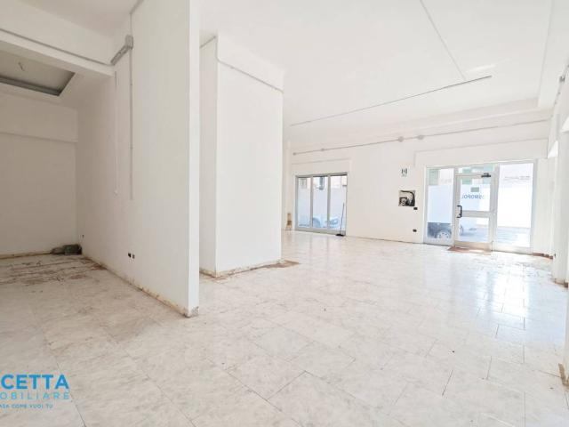 Locale Commerciale in vendita a Puglia, Taranto
