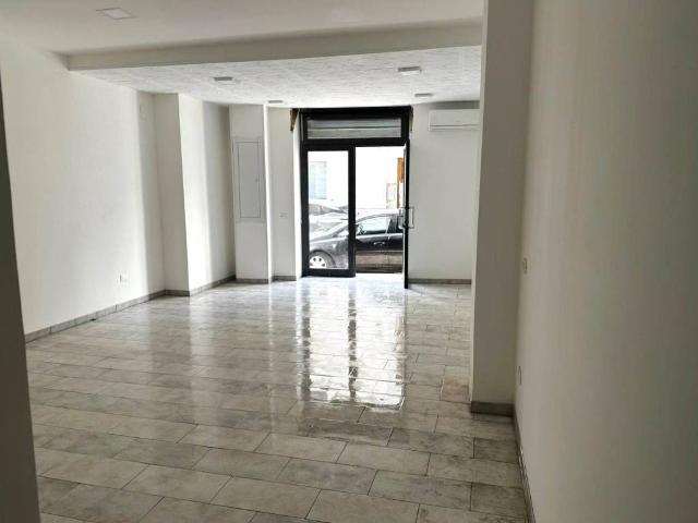 Locale Commerciale in vendita a Puglia, Taranto