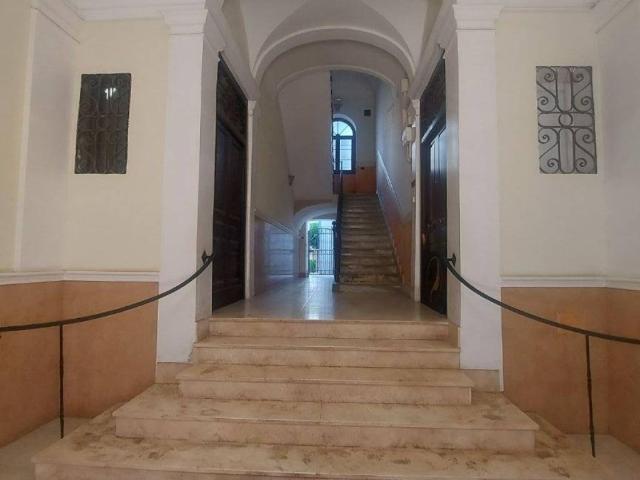 Locale Commerciale in vendita a Puglia, Taranto