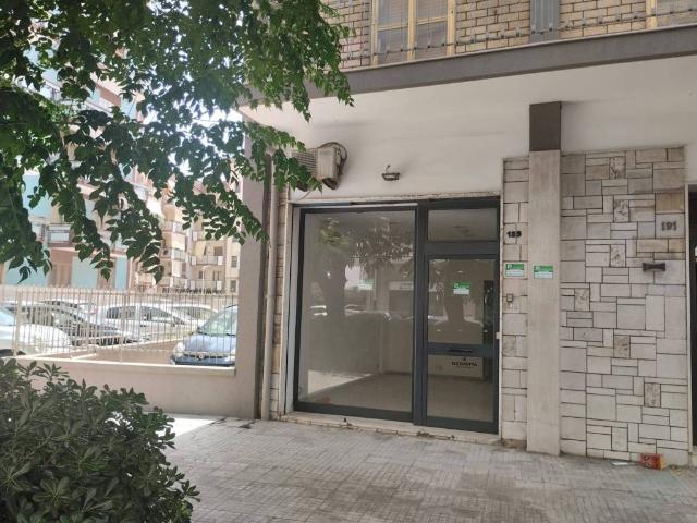 Locale Commerciale in vendita a Puglia, Taranto