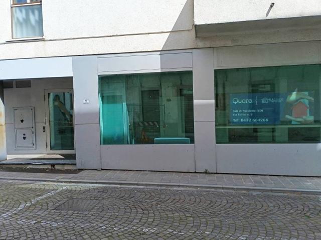 Locale Commerciale in vendita a Leschiar, Tarcento