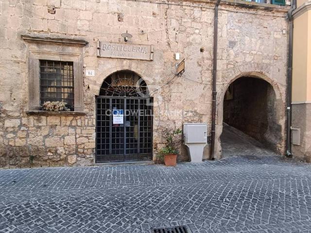 Locale Commerciale in vendita a Tarquinia, Lazio
