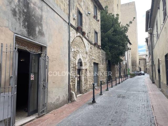 Locale Commerciale in vendita a Tarquinia, Lazio