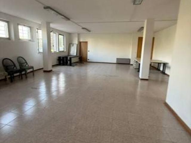 Locale Commerciale in vendita a Corbanese, Tarzo