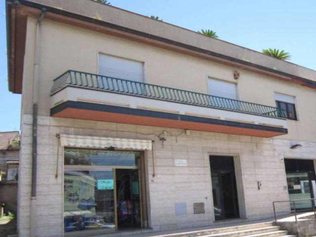 Locale Commerciale in vendita a Calabria, Reggio Calabria