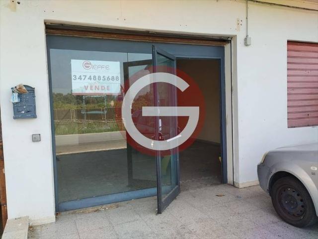 Locale Commerciale in vendita a Calabria, Reggio Calabria