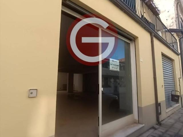 Locale Commerciale in vendita a Calabria, Reggio Calabria