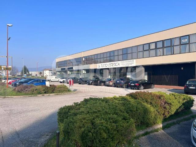 Locale Commerciale in vendita a Tavagnacco, Friuli-Venezia Giulia