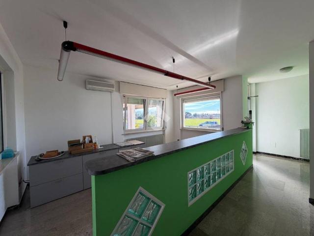 Locale Commerciale in vendita a Tavagnacco, Friuli-Venezia Giulia