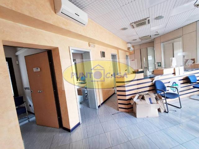 Locale Commerciale in vendita a Tavazzano, Tavazzano Con Villavesco