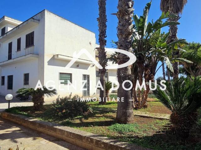Locale Commerciale in vendita a Puglia, Lecce