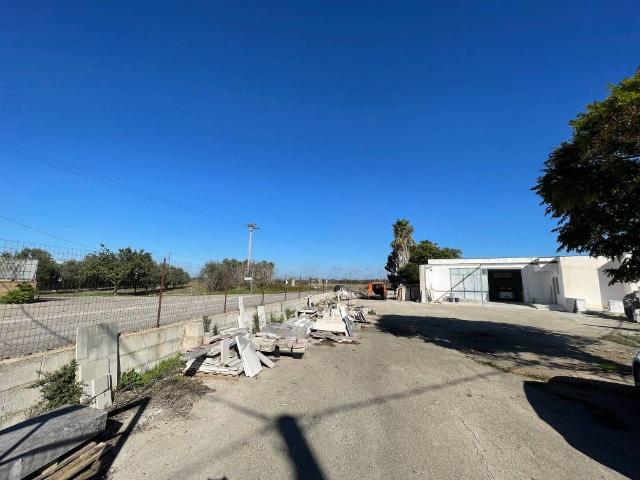 Locale Commerciale in vendita a Puglia, Lecce