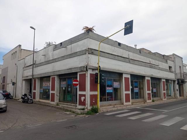 Locale Commerciale in vendita a Puglia, Lecce