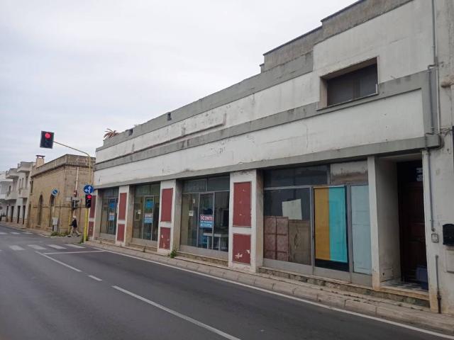Locale Commerciale in vendita a Puglia, Lecce