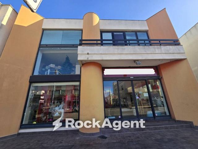 Locale Commerciale in vendita a Puglia, Lecce