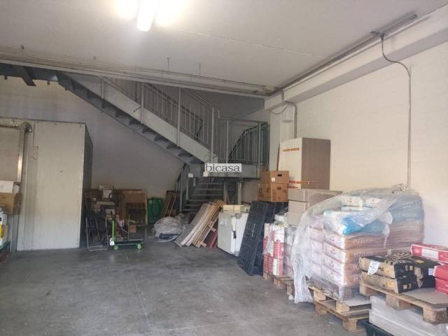 Locale Commerciale in vendita a Pirano Alto, Marche