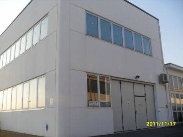 Locale Commerciale in vendita a San Germano, Marche