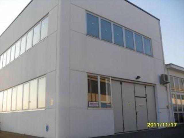 Locale Commerciale in vendita a San Germano, Marche