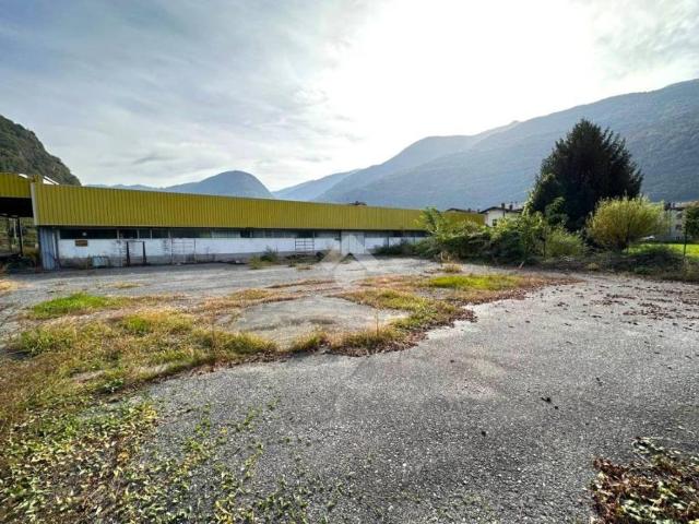 Locale Commerciale in vendita a Tresenda, Teglio