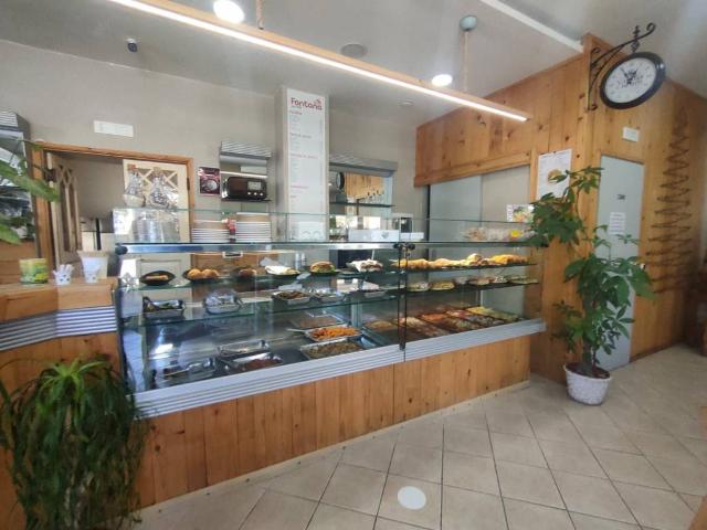 Locale Commerciale in vendita a Telese Terme, Campania