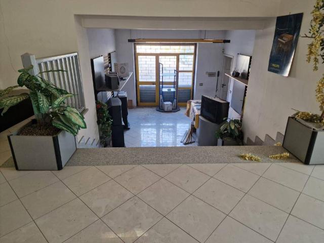 Locale Commerciale in vendita a Telese Terme, Benevento