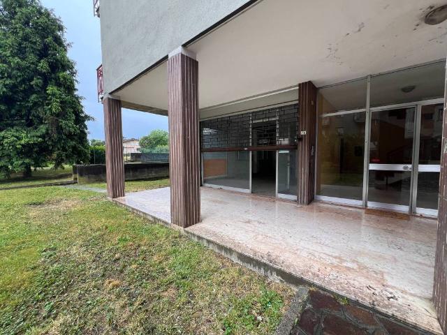 Locale Commerciale in vendita a Telgate, Lombardia