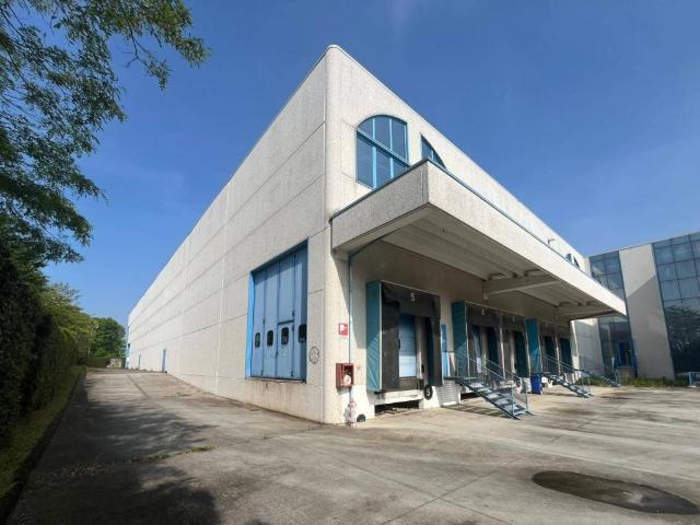 Locale Commerciale in vendita a Telgate, Lombardia