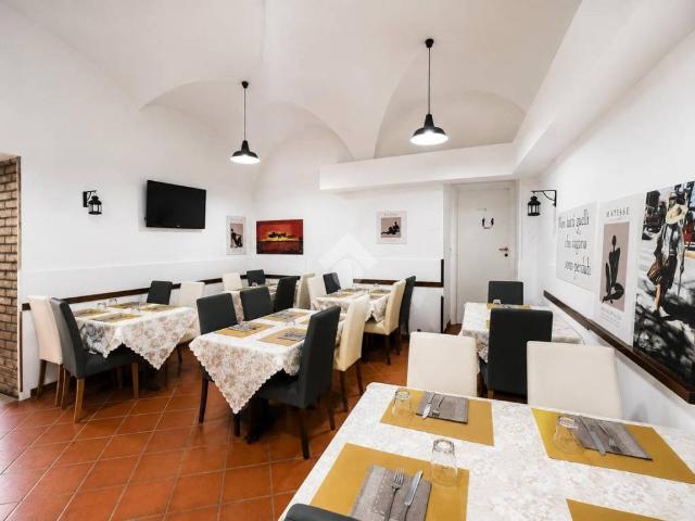 Locale Commerciale in vendita a Santo Spirito, Teramo